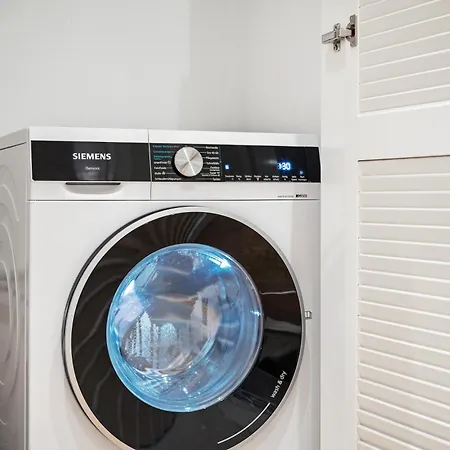 Daire Edler Wohnraum Schwanenteich-Suite Mit Balkon, Boxspringbett, Siemens-Kaffeevollautomat, Lift, Parkplatz & Wlan 561 Mbps *