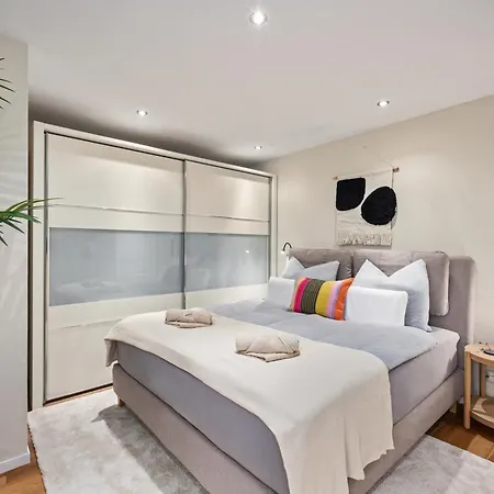 Edler Wohnraum Schwanenteich-Suite Mit Balkon, Boxspringbett, Siemens-Kaffeevollautomat, Lift, Parkplatz & Wlan 561 Mbps * Zwickau
