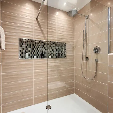 Daire Edler Wohnraum Schwanenteich-Suite Mit Balkon, Boxspringbett, Siemens-Kaffeevollautomat, Lift, Parkplatz & Wlan 561 Mbps *
